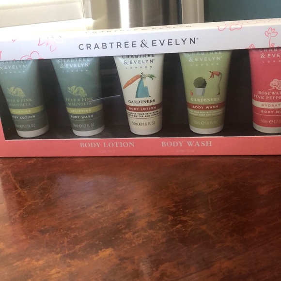 Crabtree and Evelyn body lotion and wash set - Picture 1 of 2